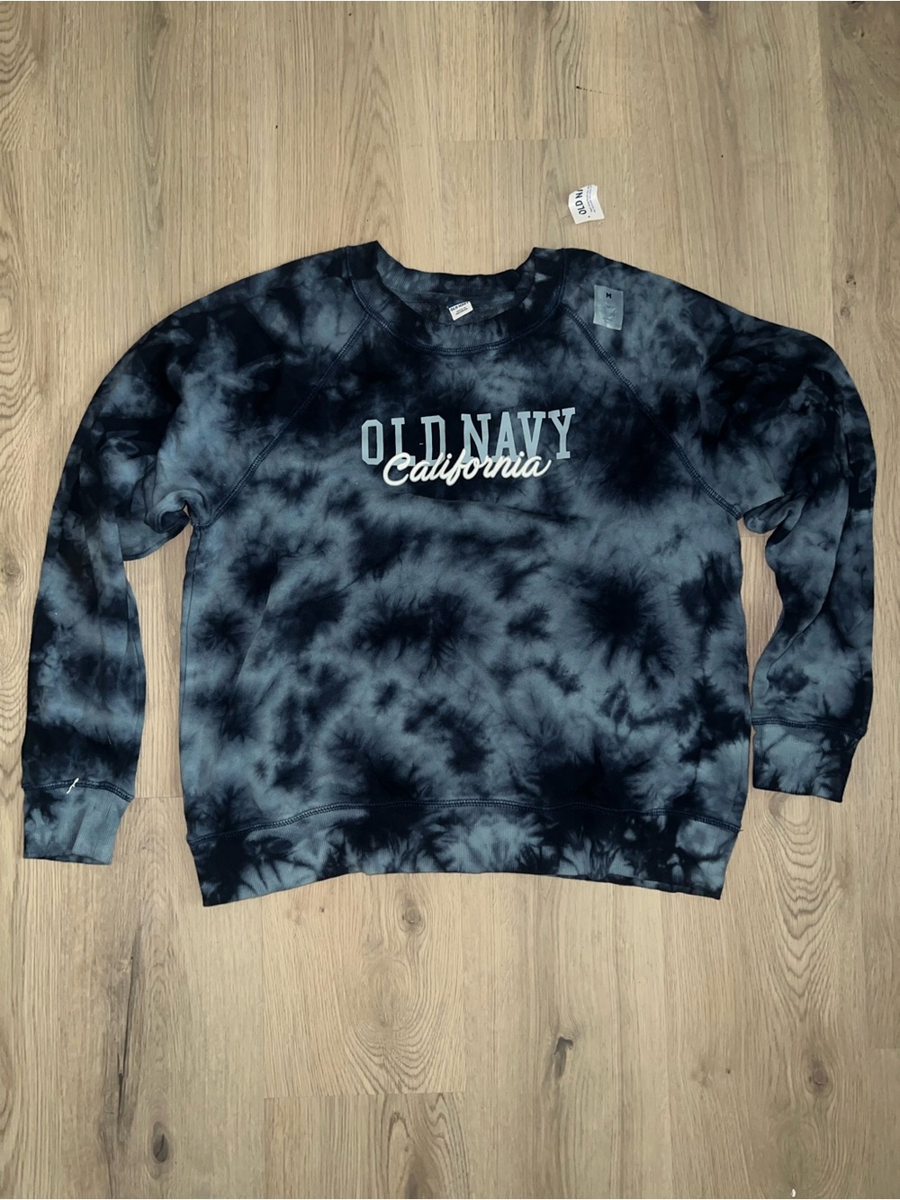 NWT Old Navy Blue Tie-Dye Logo Sweatshirt – Size M Raglan Sleeve Crewneck